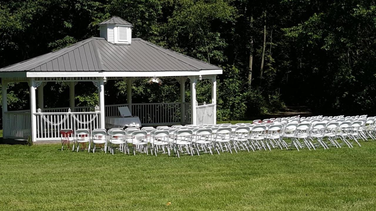 Brook Pointe Inn Syracuse Exterior photo